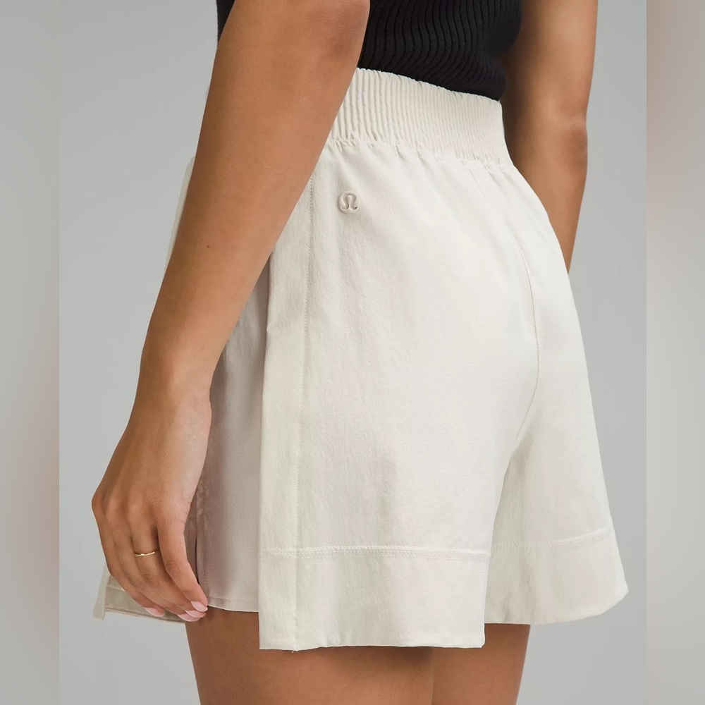 Lululemon Stretch Woven Relaxed-Fit High-Rise Short 4"